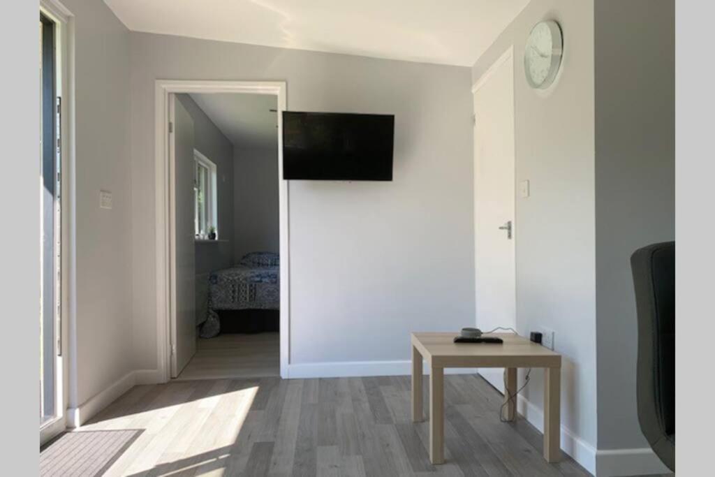 Independent Garden - Sleeps Max 3. Apartamento