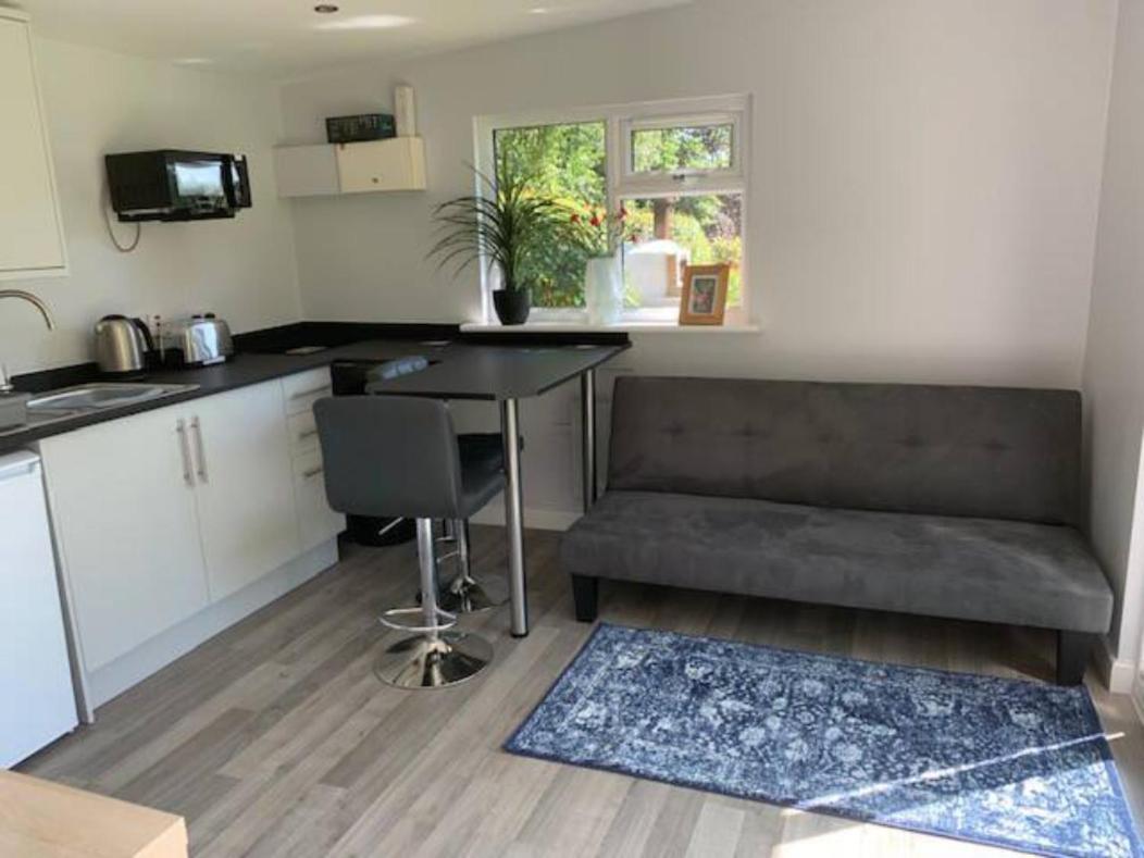 Independent Garden - Sleeps Max 3. Apartamento